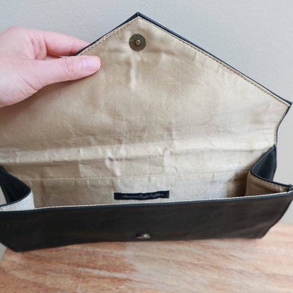 🌻 2/$15 AE Pleather Satin Envelope Clutch - Picture 4 of 5